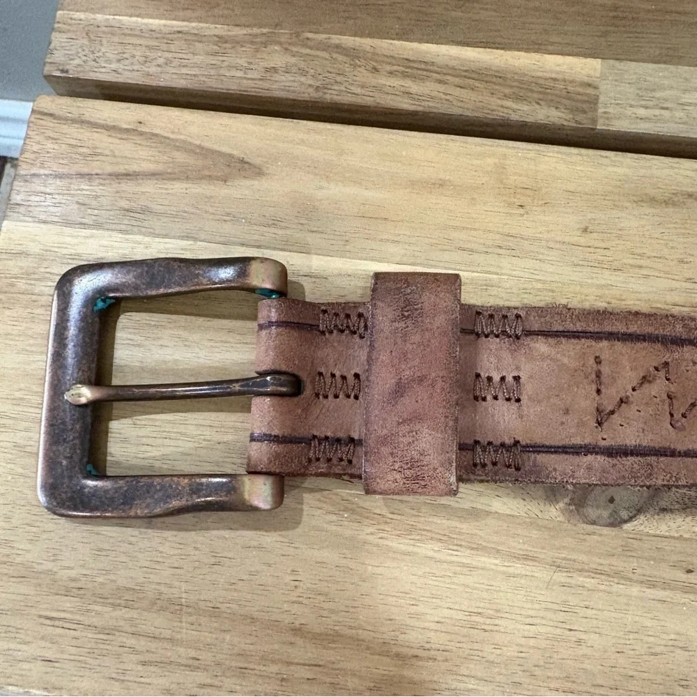 Vintage Fossil Full-Grain Leather Belt with Stitched Detailing and Brass Buckle